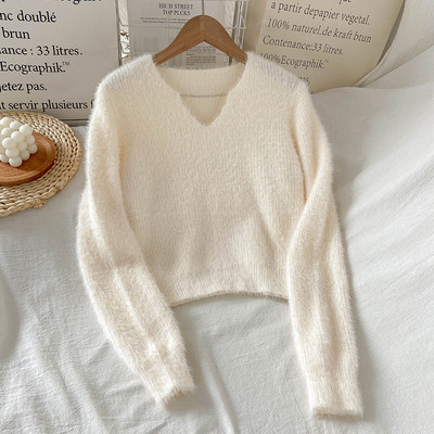 Sima női pulóver modell spitz nyakkivágással