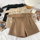 Női rövidnadrág új modellje ökobőr övvel