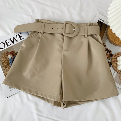 Női rövidnadrág új modellje ökobőr övvel