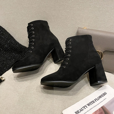 Modern női sarkú csizma és fűző eco velúrból