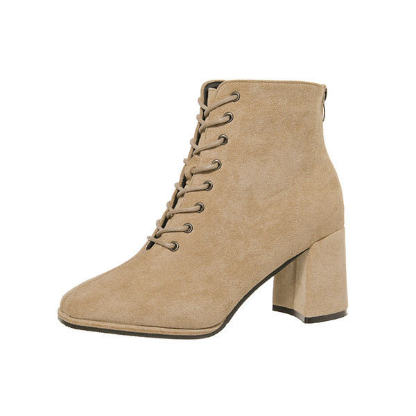 Modern női sarkú csizma és fűző eco velúrból