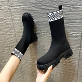 Κομψές γυναικείες μπότες στρογγυλεμένο μοντέλο με επίπεδη σόλα