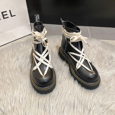 Aktuális női csizma eco bőrből, fűzővel