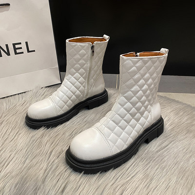 Női csizma sima modell lapos talppal és cipzárral