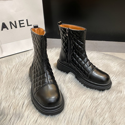 Női csizma sima modell lapos talppal és cipzárral