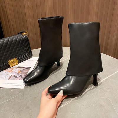 Κομψές γυναικείες μπότες σε λεπτό τακούνι απλό μοντέλο