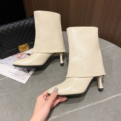 Κομψές γυναικείες μπότες σε λεπτό τακούνι απλό μοντέλο