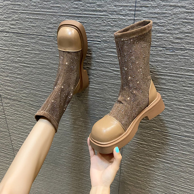 Μοντέρνες γυναικείες μπότες με διακοσμητικές πέτρες στρογγυλεμένο μοτίβο