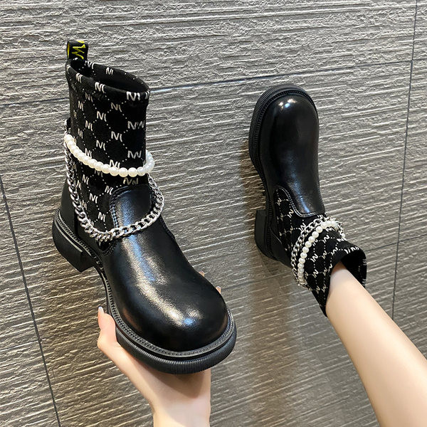 Moodsad dekoratiivpärlite ja metallelementidega naiste saapad