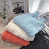 Γυναικείο πουλόβερ με οβάλ λαιμόκοψη - σε τρία χρώματα