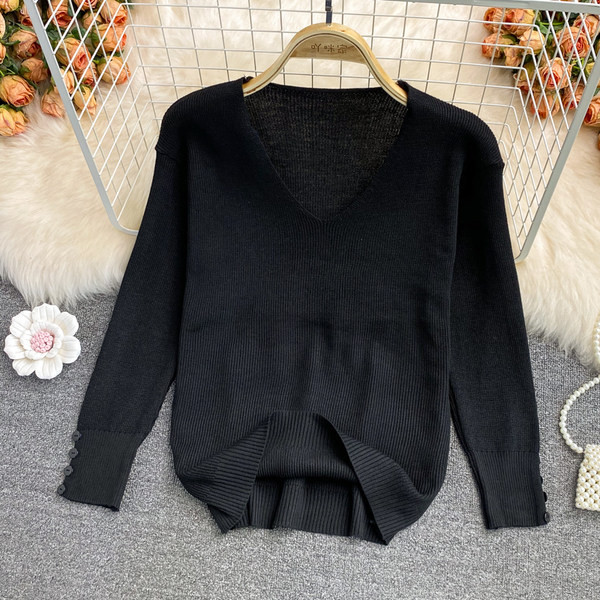 Γυναικεία πουλόβερ με κουμπιά και spitz λαιμόκοψη