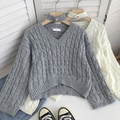 Επίκαιρο πουλόβερ με μακριά μανίκια και λαιμόκοψη spitz