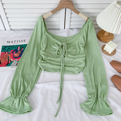 Új modell rövid női blúz kerek nyakkivágással és hosszú ujjal