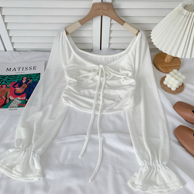 Új modell rövid női blúz kerek nyakkivágással és hosszú ujjal