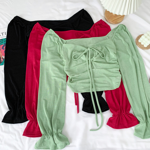 Új modell rövid női blúz kerek nyakkivágással és hosszú ujjal