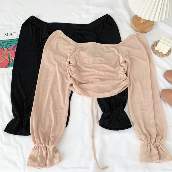 Új modell rövid női blúz kerek nyakkivágással és hosszú ujjal