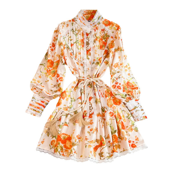 Modern női ruha nyakkendővel és hosszú ujjal