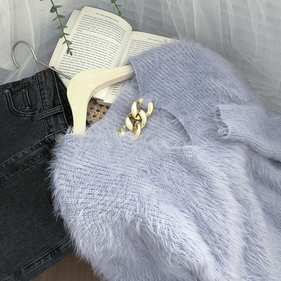 Μοντέρνο πουλόβερ με μεταλλική διακόσμηση