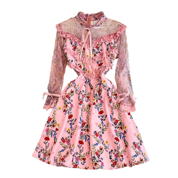 Rózsaszín színű női ruha szalaggal és tüllrel