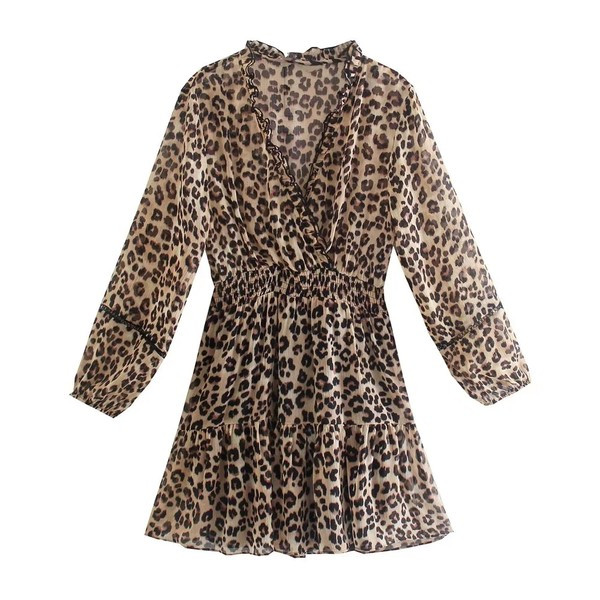 Moodne väljalõikega kleit spits-kaelusega ja loomamustriga