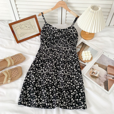 Novi model ženske kratke haljine sa tankim bretelama i cvjetnim uzorkom