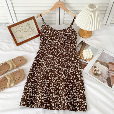 Novi model ženske kratke haljine sa tankim bretelama i cvjetnim uzorkom