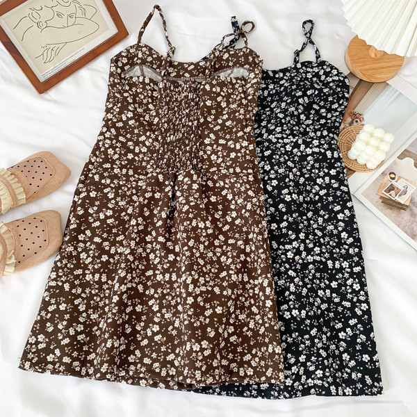 Novi model ženske kratke haljine sa tankim bretelama i cvjetnim uzorkom