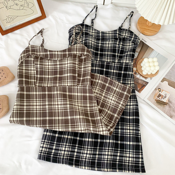 Novi model ženske kratke haljine sa tankim bretelama i cvjetnim uzorkom