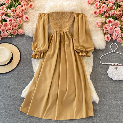 Ženska moderna haljina s elastičnim strukom i golim ramenima