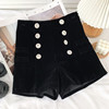 Női bársony rövidnadrág új modellje gombokkal