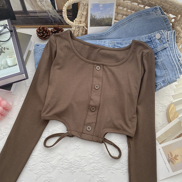 Alkalmi női blúz gombokkal