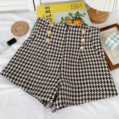 Alkalmi női rövidnadrág gombokkal - három színben