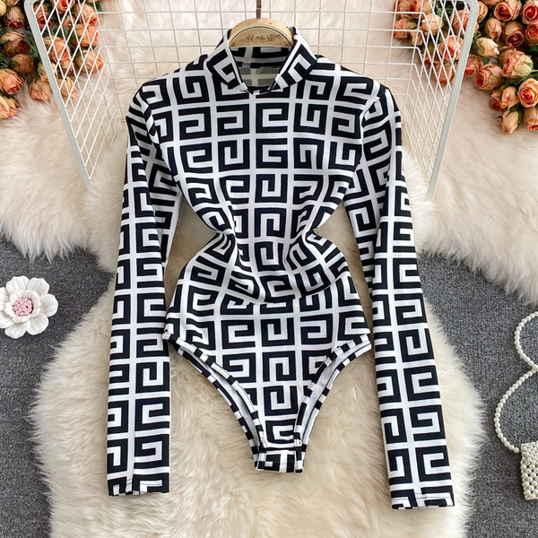 Női napi body magas gallérral és hosszú ujjal