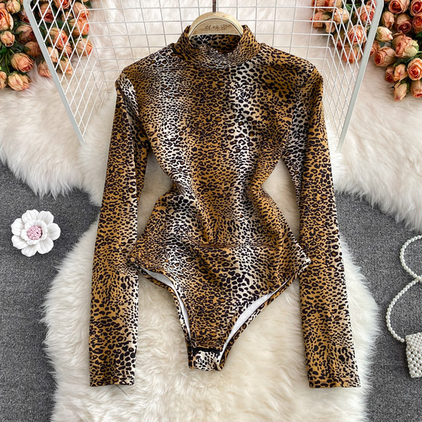 Női napi body magas gallérral és hosszú ujjal