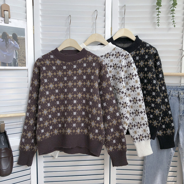 Színes női pulóver kerek nyakkivágással