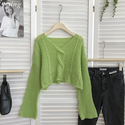 Kaasaegne kolmes värvitoonis spits-kaelusega kampsun