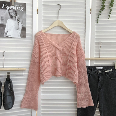 Kaasaegne kolmes värvitoonis spits-kaelusega kampsun