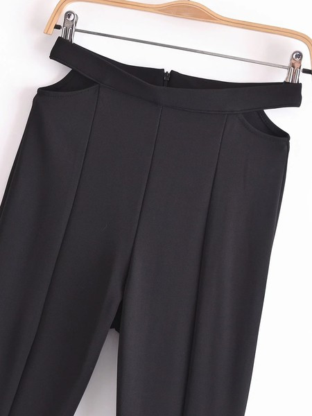 Moodsad väljalõikeelementidega pikad püksid