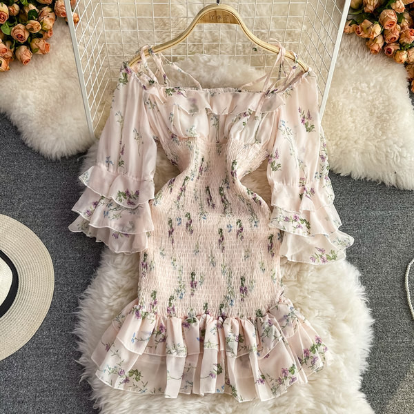 Női ruha gumírozott derékkal, bézs virágmintával