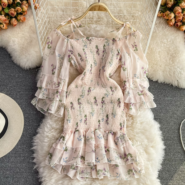 Női ruha gumírozott derékkal, bézs virágmintával