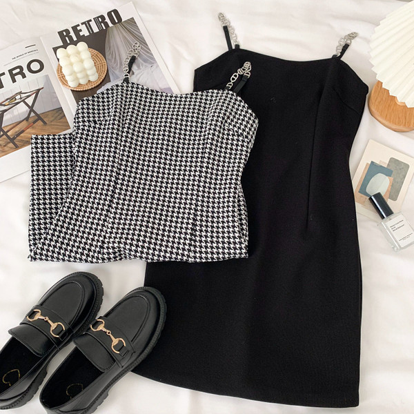 Moderna ženska pripijena haljina s tankim naramenicama