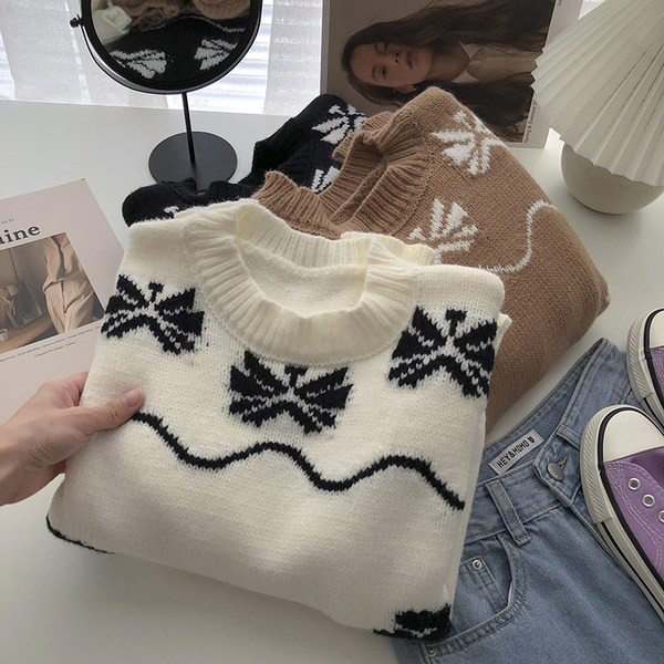 Ležeran džemper s O-izrezom