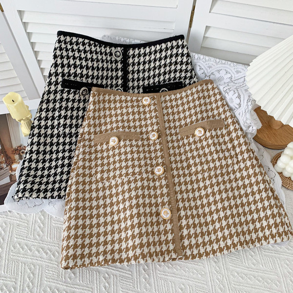 Alkalmi női rövid szoknya gombokkal - két színben