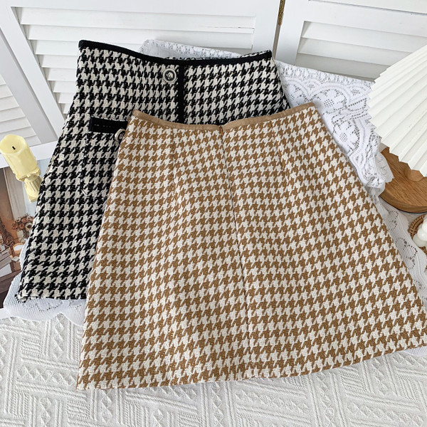 Alkalmi női rövid szoknya gombokkal - két színben