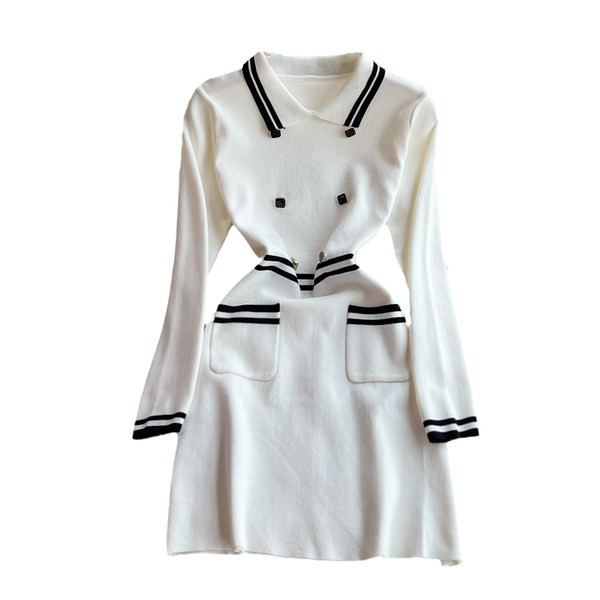 Női ruha zsebekkel és klasszikus gallérral