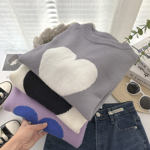 Pulover de dama cu decolteu oval si imprimeu