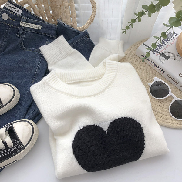 Pulover de dama cu decolteu oval si imprimeu