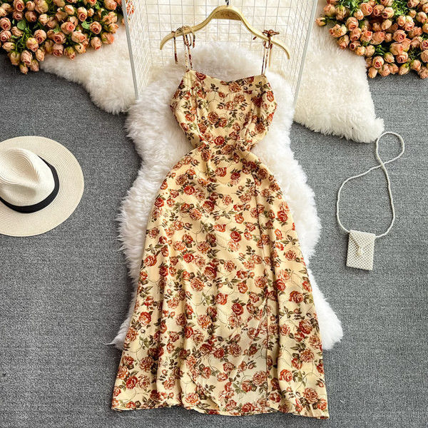 Rochie moderna cu bretele subtiri si model floral