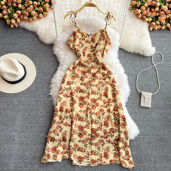 Rochie moderna cu bretele subtiri si model floral