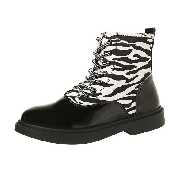 Moderne ženske čizme s vezicama i animal printom